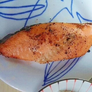 黒胡椒たっぷり☆鮭の塩焼き
